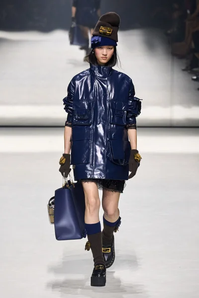 Look 25